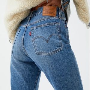 New crop Levi’s Premium wedgie jeans, frayed hem!